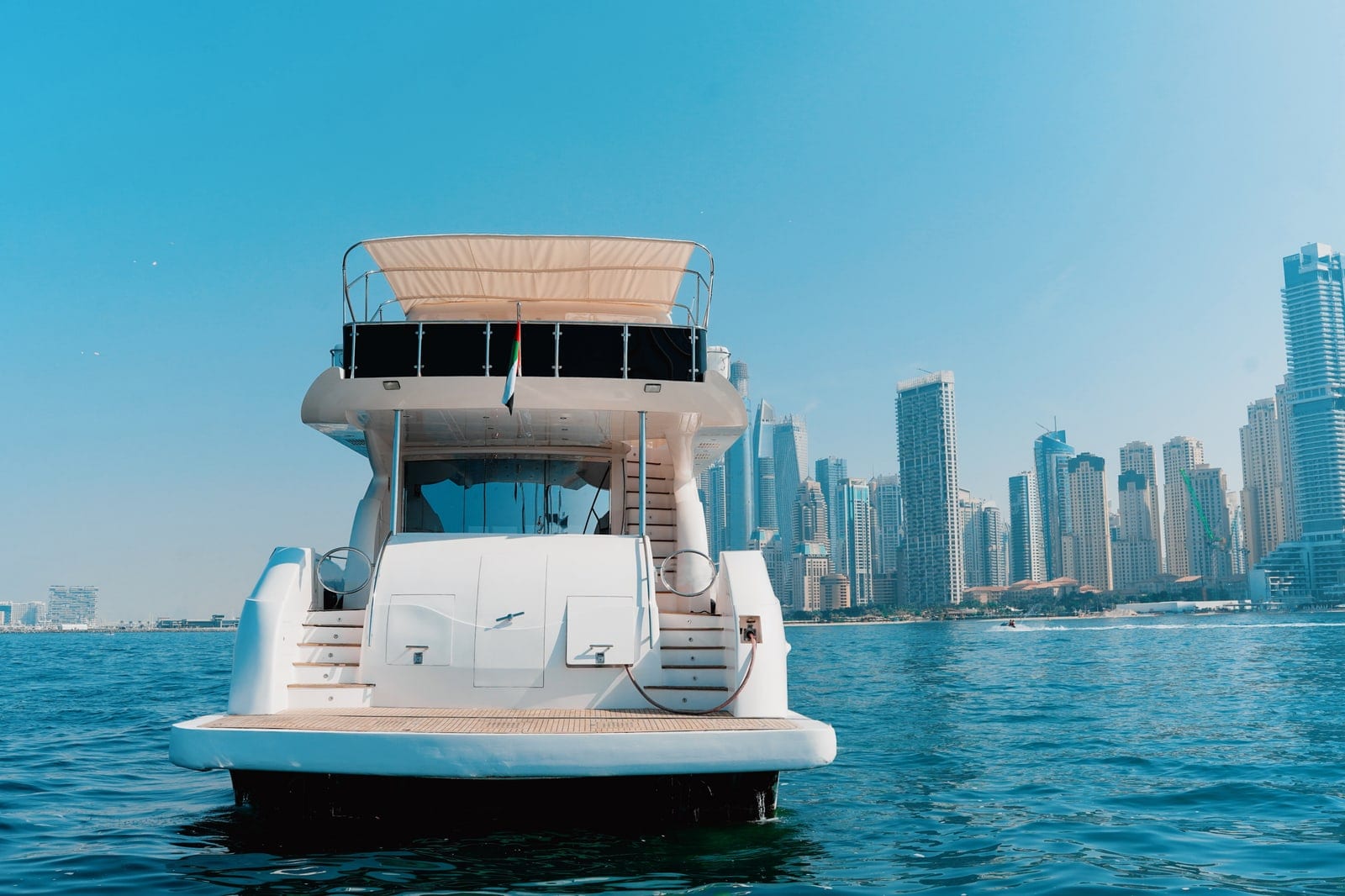 Solana, yate de 92 ft en Dubái — en el agua