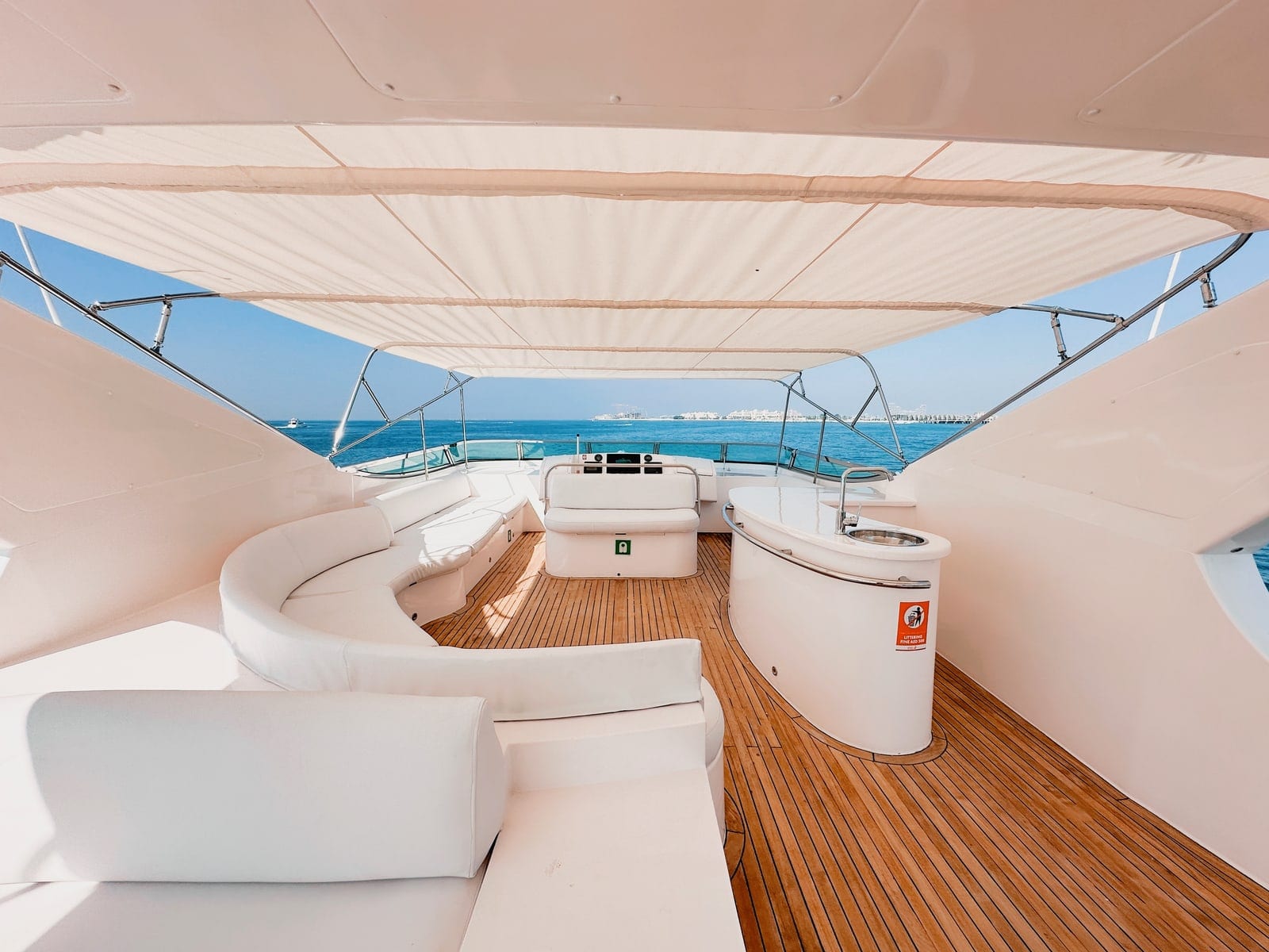 Solana, yate de 92 ft en Dubái — flybridge
