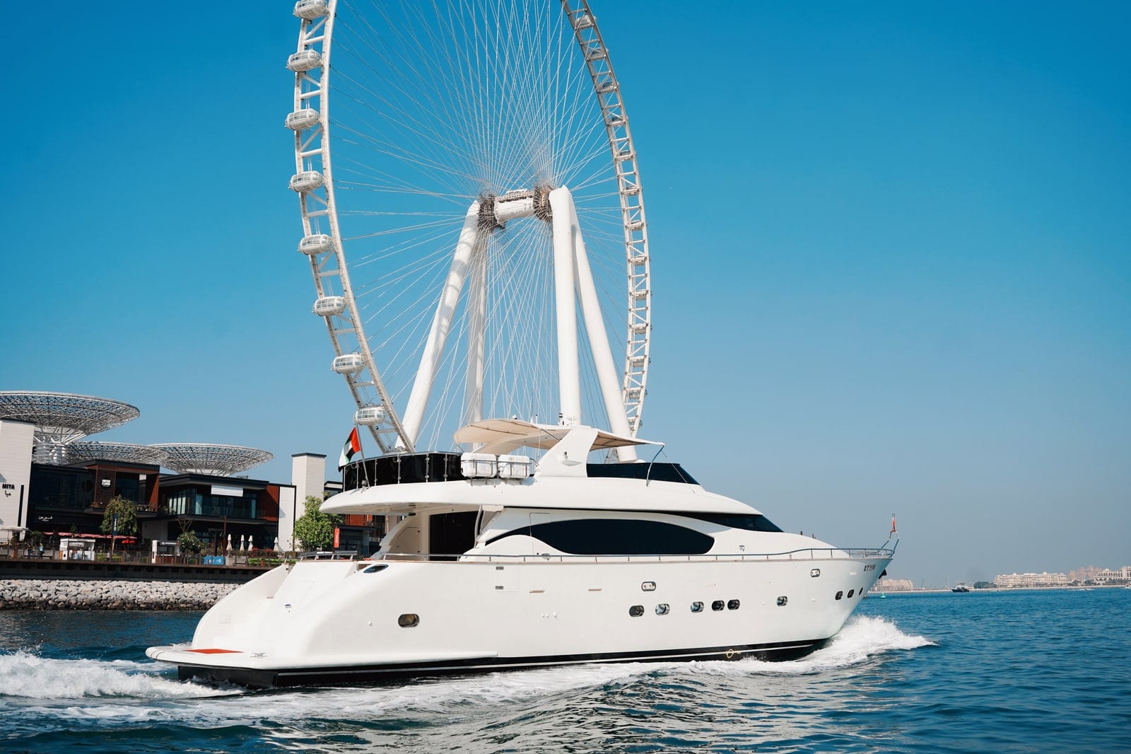 Starlight, yate de 92 ft en Dubái — en el agua