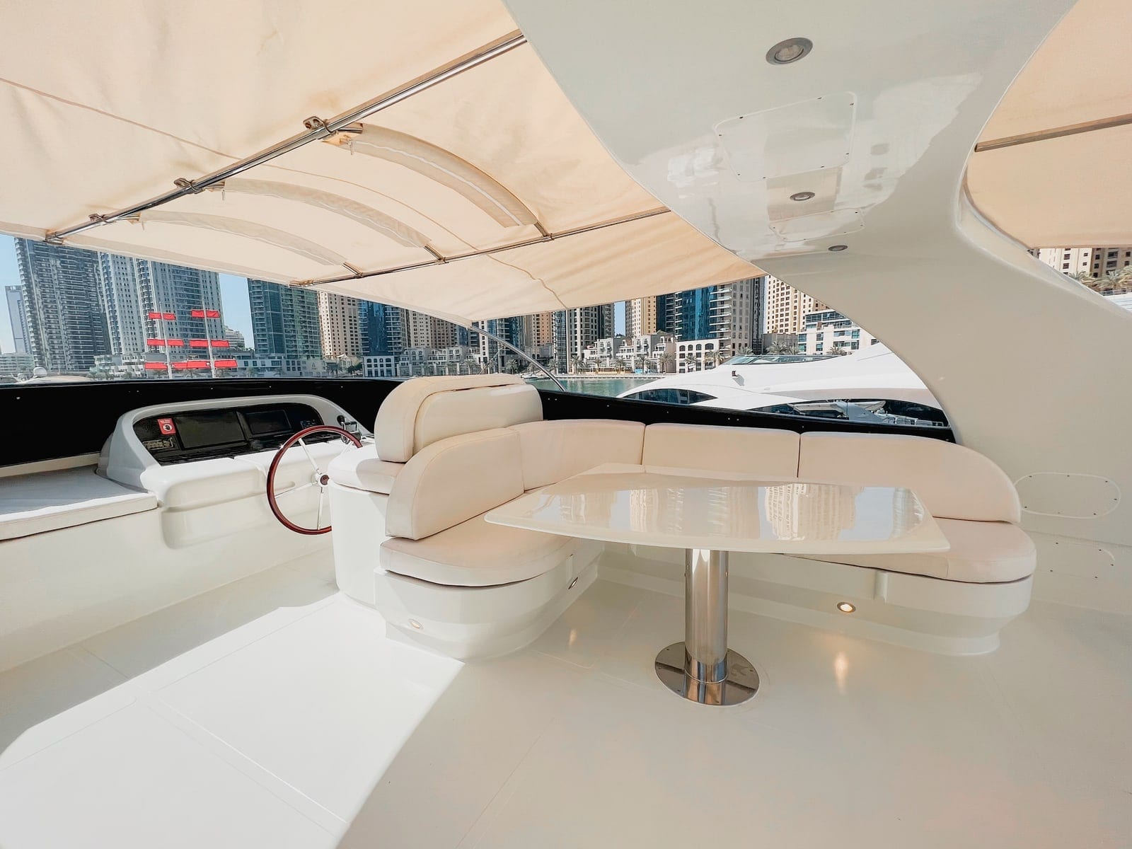 Starlight, yate de 92 ft en Dubái — flybridge