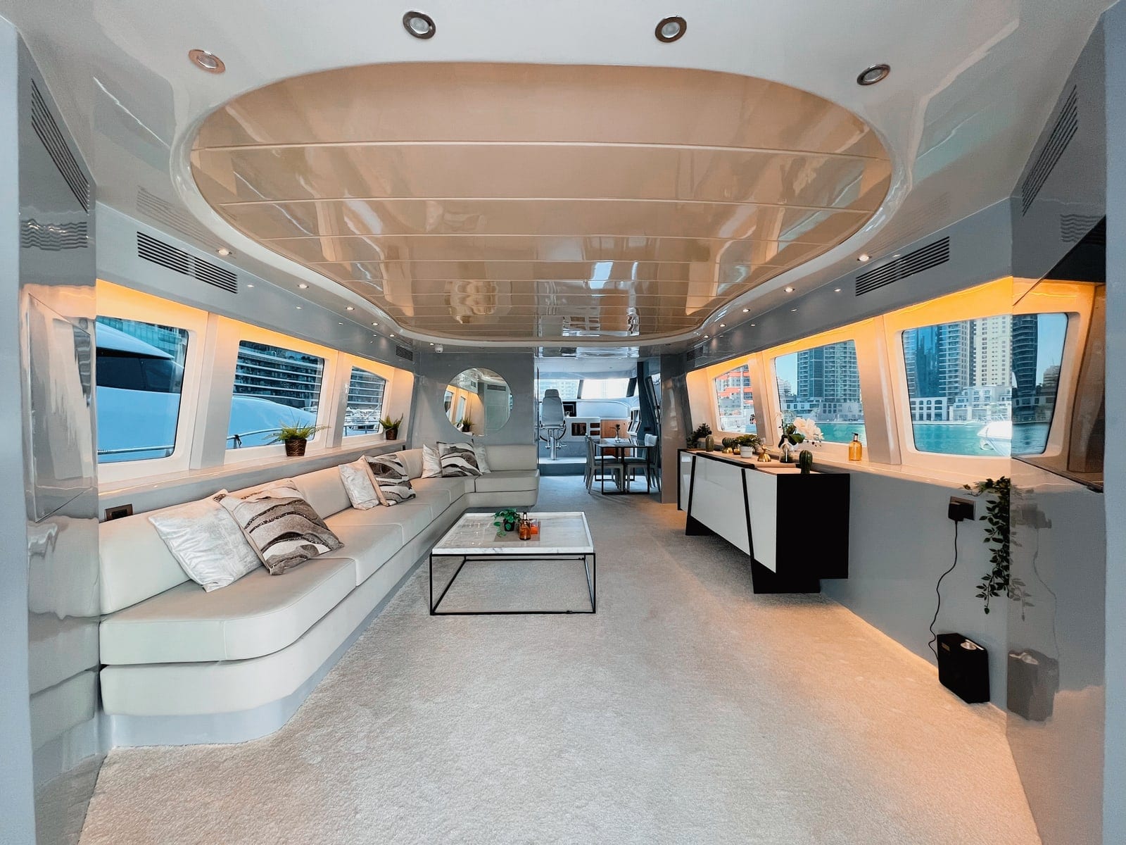 Starlight, yate de 92 ft en Dubái — salón principal